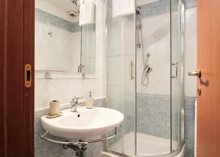 Colosseum 3 & 4 Bathrooms With Garden Roma