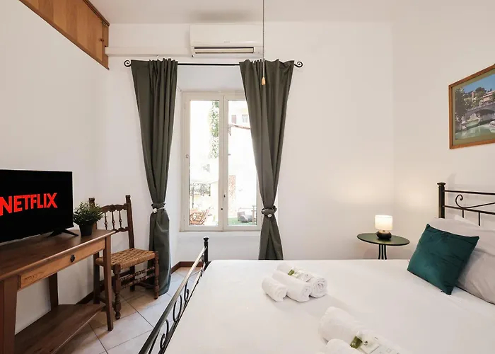 Colosseum 3 & 4 Bathrooms With Garden Roma